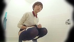 Japanese ho pee in toilet...