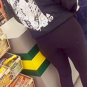 Teen with nice ass in black tights...