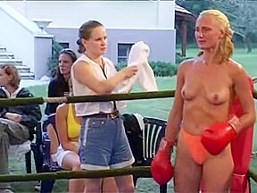 Svetlana vs Lessja topless boxing