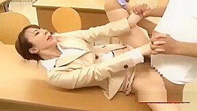 Office lady in pantyhose sucking guy...