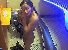 Voyeur webcam nude girl in solarium...