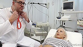 Sedyctive blonde woman had casual sex with her gynecologist and enjoyed every si
