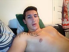 French muscle boy cums on cam...