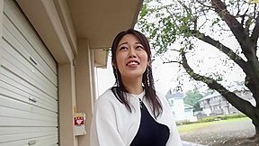 素人企画で巨乳の変態人妻がえちえちSEX！脇見せ愛撫プレー！連発バック乳揺れックス！
