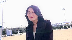 素人企画で色香セクシー美人妻がえちえちSEX！腰を持ち上げガクンガクン♥正常位！圧迫ポルチオ騎乗位！