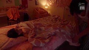 【JKレイプ】熱帯夜に巨漢義父に夜這い中出しレイプされるロリ可愛い貧乳連れ子…母親に言えずエロ辱め肉便器調教される美少女