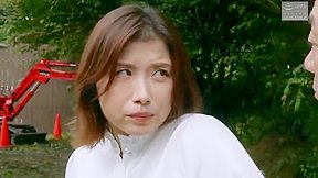【人妻レイプ】夫の実家から宿泊場所に歩く最中に見知らぬ男達がエロ襲撃…泥まみれで野外露出させられる青姦の鬼畜中出しレイプ