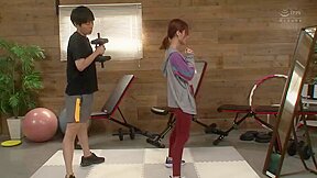 【人妻×逆NTR】嫁と来たパーソナルジムで痴女インストラクターの誘惑！エロ巨乳デカ尻美熟女と密会不倫でフェラ抜き口内射精