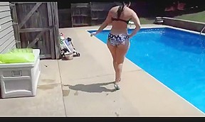 Curvy Pawg Strips And Underwater...