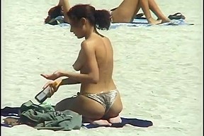Voyeur Video Of Topless Sunbathing Girls...