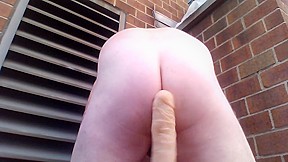 Round pale butt joey d outside...