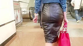 Sexy slim a leather skirt...