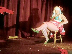 Burlesque strip show 041 lady vi...