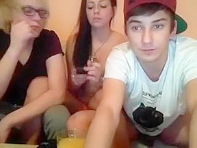 Immature threesome fun on the webcam...