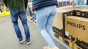 Redhead college girl amazing jeans ass...