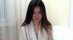 Sexy korean girl squirts on cam...