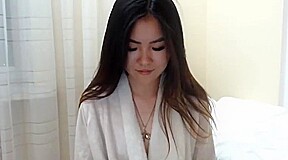 Sexy korean girl squirts on cam...