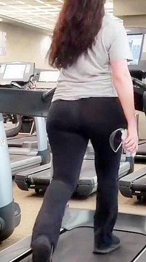 Candid arabic gym booty in motion...