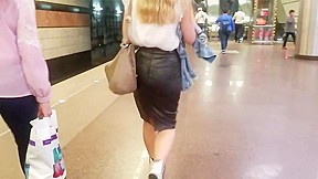 Womans leather skirt...