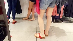 Candid girls sexy feets toes...