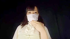 Japanese girls wear medical masks and...
