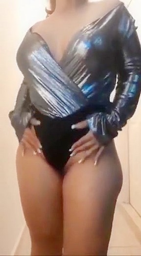 Curvy sexy girl tease compilation...