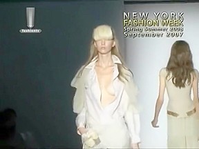Fashion Models Tit Jiggling...