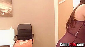 Sexy pregnant girl masturbates on webcam...