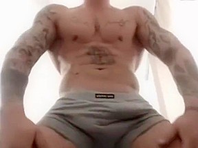  cam sexy guy shows off...