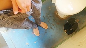 Faggot soaks nyloned feet in stangers...