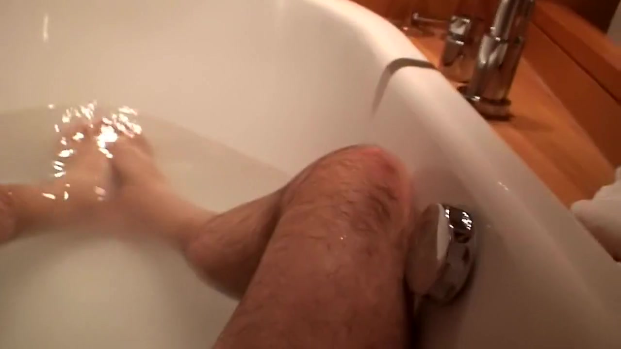 Couple Handjob HD POV: Bathing Together in High Definition