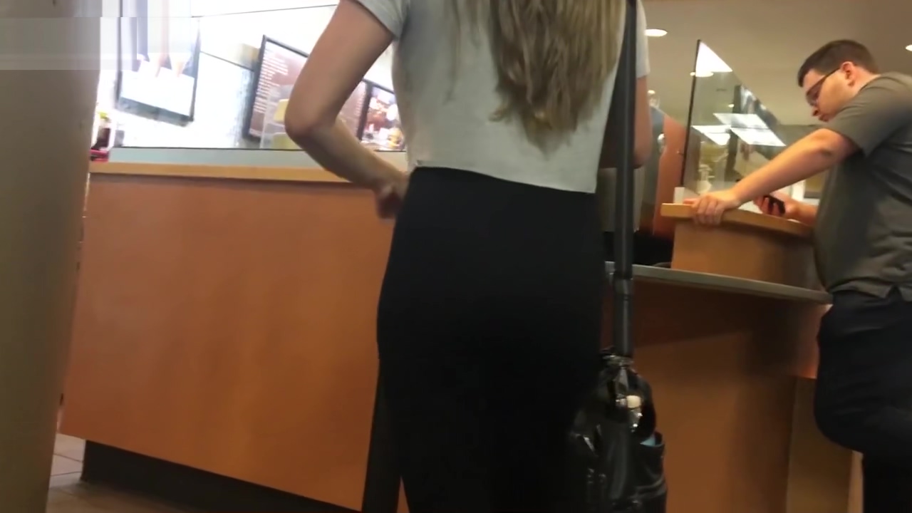 Young Teen Big Spandex Ass Candid