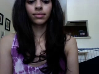 Сольная арабская женщина -подросток демонстрирует вкусную киску на веб -камере