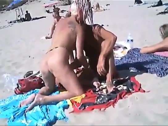Enjoy The View: Amateur Nudists Filmed Publicly At Cap D'Agde 747cams-com