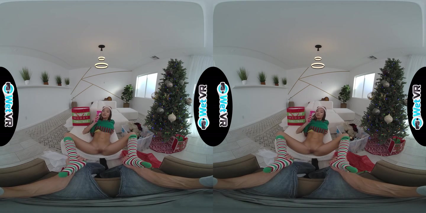 Virtual Reality, opening Christmas presents with my cousin