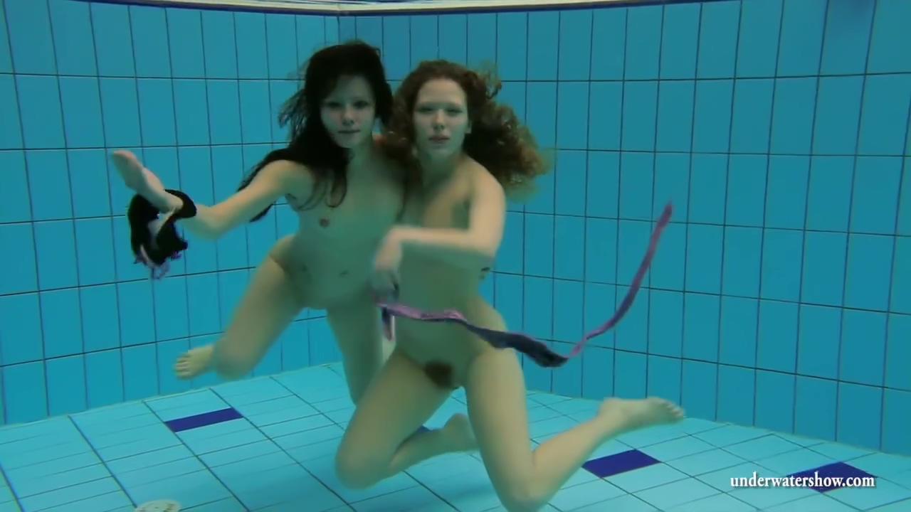 HD фетиш лесбиянок красной головы, девочки, плавают в бассейне: Матросова и друзья