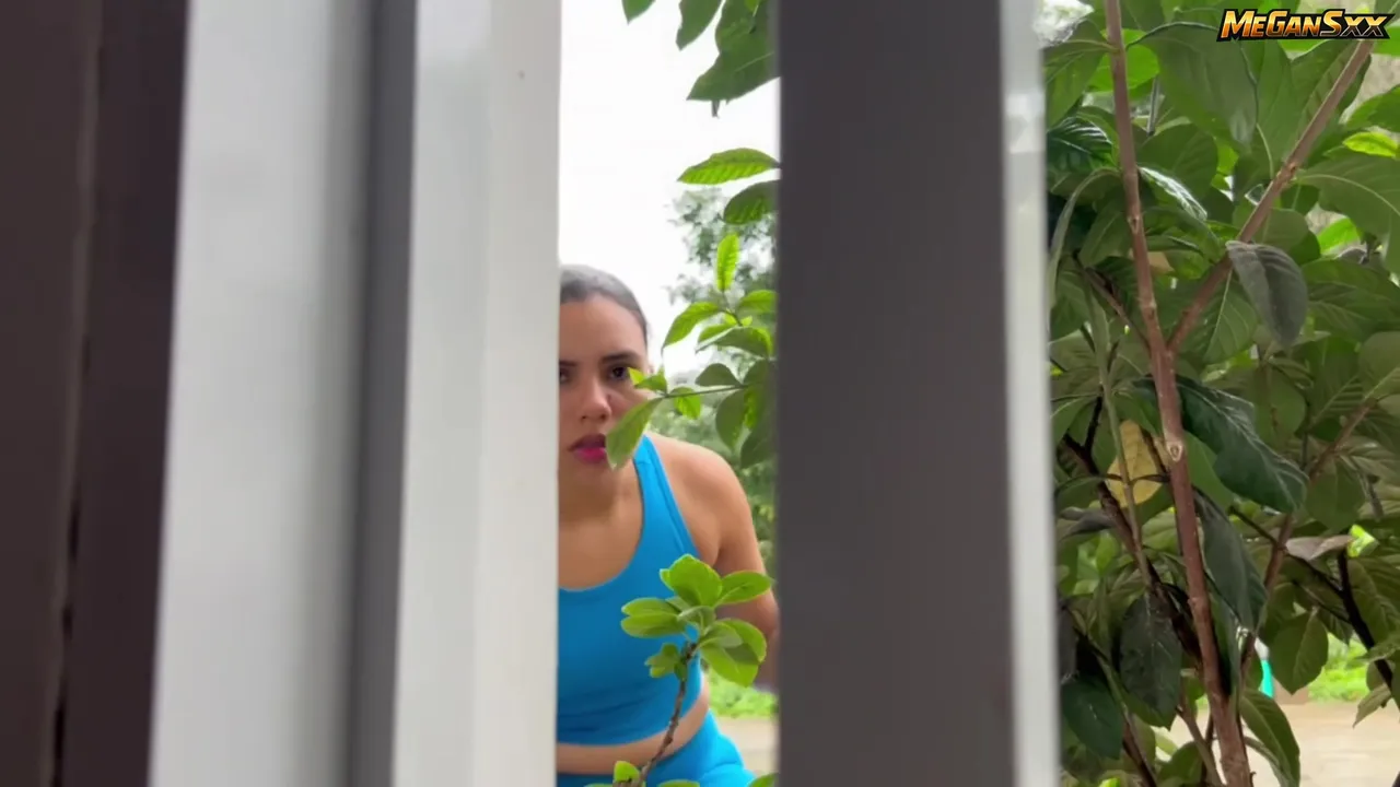 Vecina Que Estas Haciendo Ahi Afuera Solita? - Free Porn