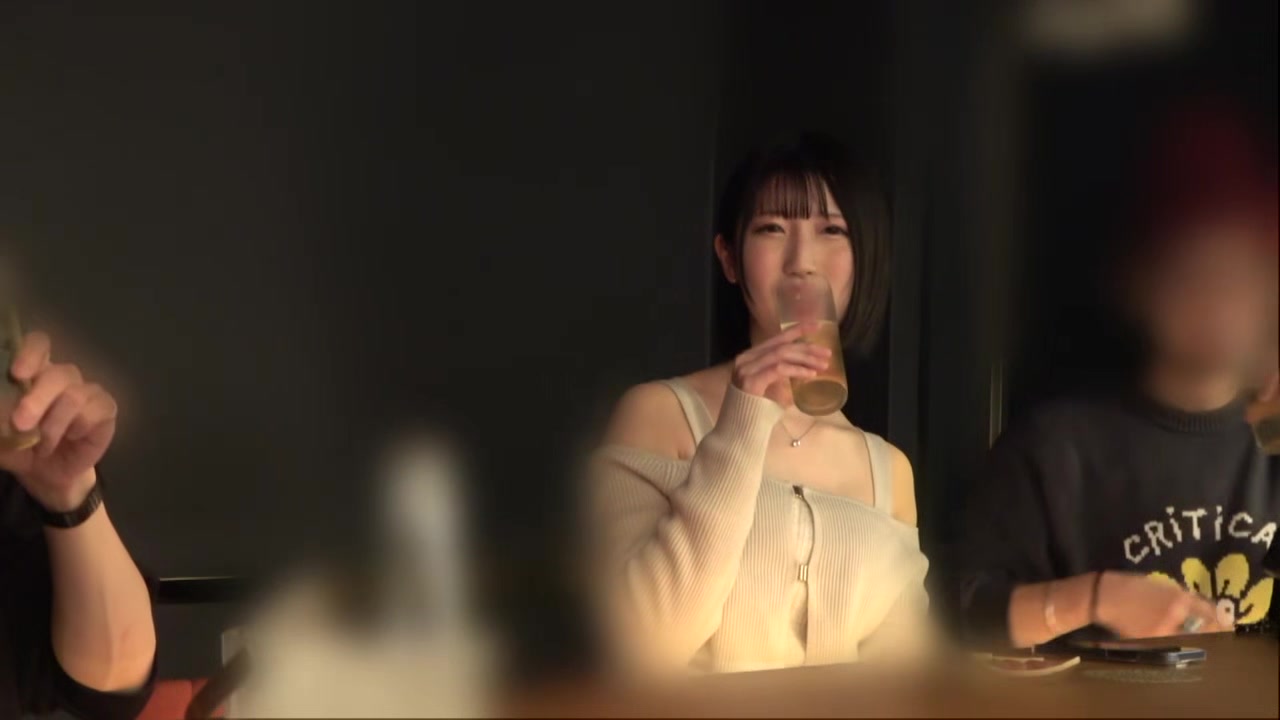 あの、なんか誰かに似てるって言われない？スッゲェ丁寧に舐めてくれるんだね、あ、チ●コ咥えるその顔 - Free Porn
