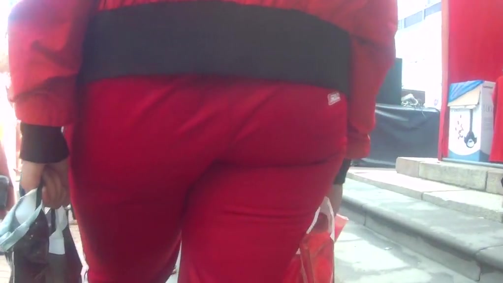 Touch big ass milf in sweat pants