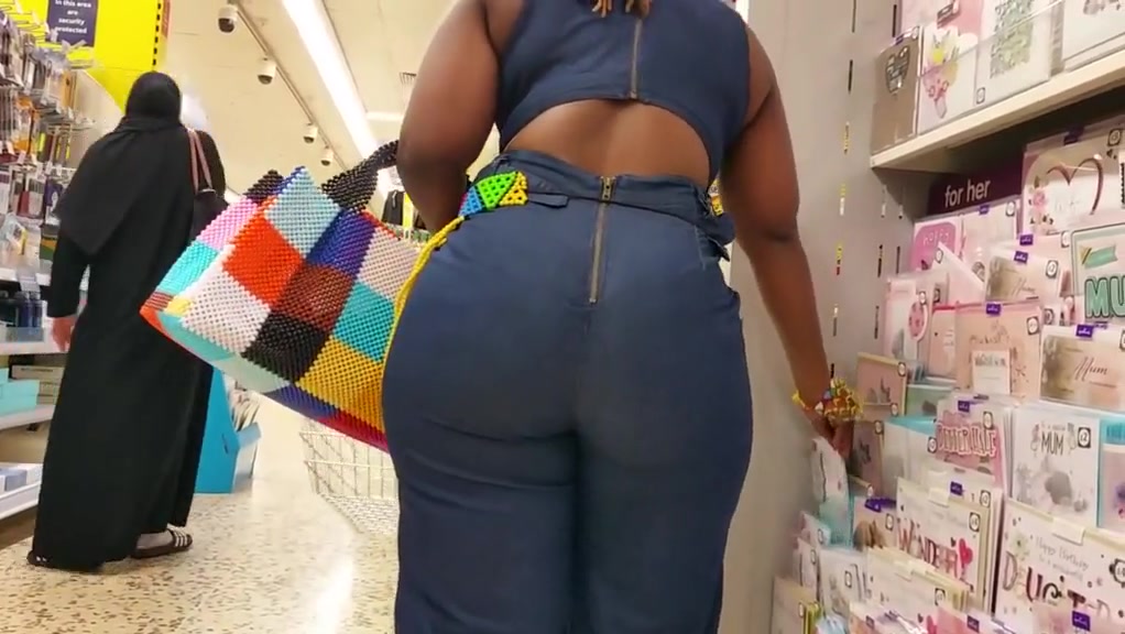 Big Butt Rasta Milf