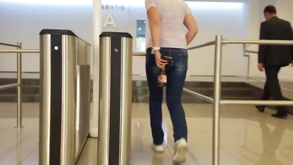 Nice ass waiting the elevator