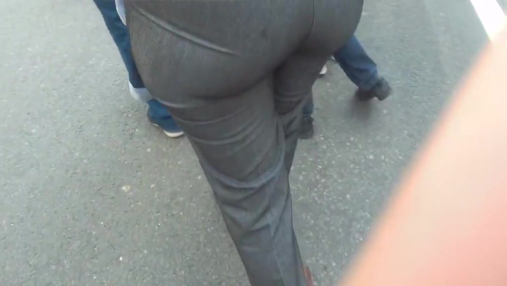 MILF in Tight Grey Pants with Big Ass Captured on Hidden Cam Fingering