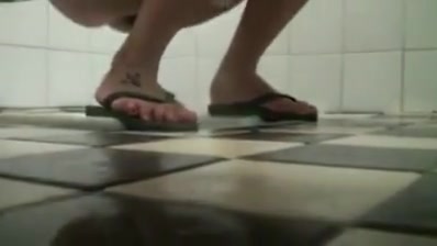 Voyeur Captures Big Ass Pissing In WC