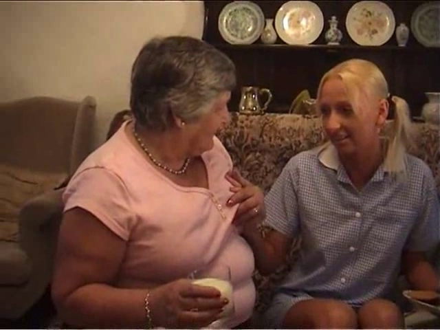 Куни толстой бабушке. Пожилые женщины в деревне лесби. Половые отношения бабушки и внука. Грандма Либби.